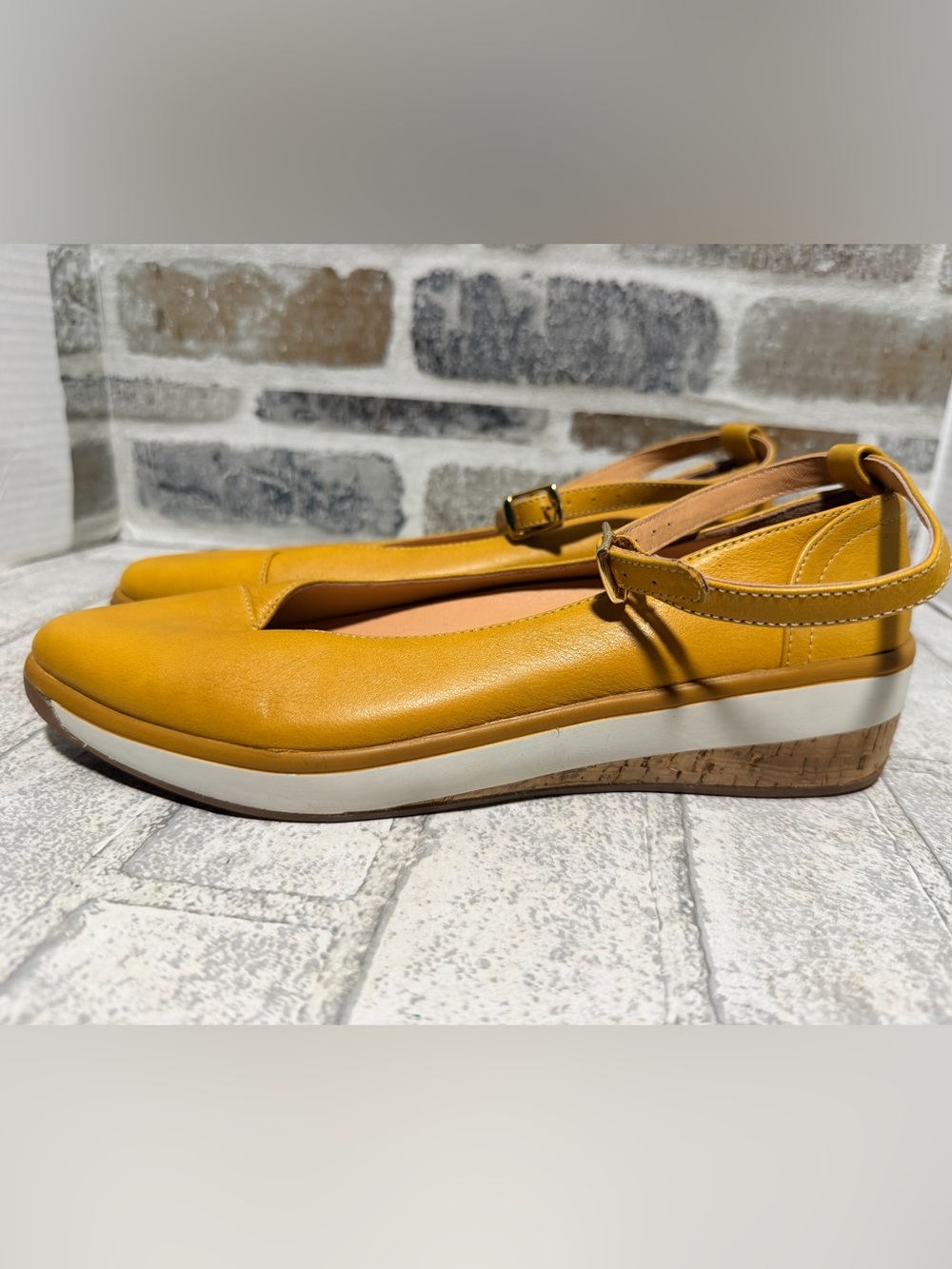 Soleni Shoes Ruth Flat Mustard leather summer shoes size 10